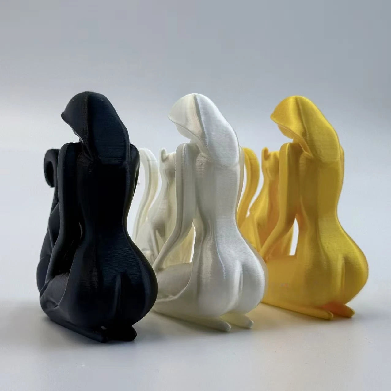 Ceramic Figurine of a Woman with a Cat – Decorative Sculpture for the Home