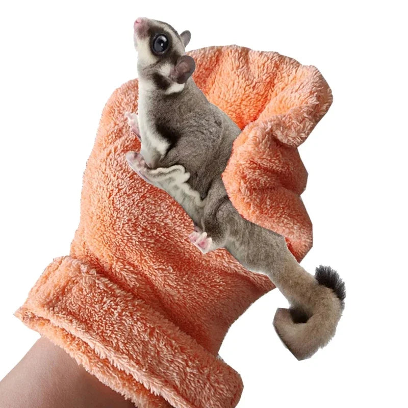 Small Pets Calming Sleeping Fleece Fabric Gloves Anti-Scratch Handling Gloves for Sugar Gliders Hamsters Guinea Pigs